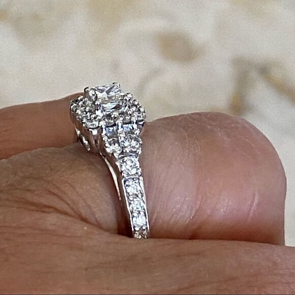 14K Diamond 1.08 Carats Princess Cut Halo Style Engagement Ring - NEW - Picture 3 of 10